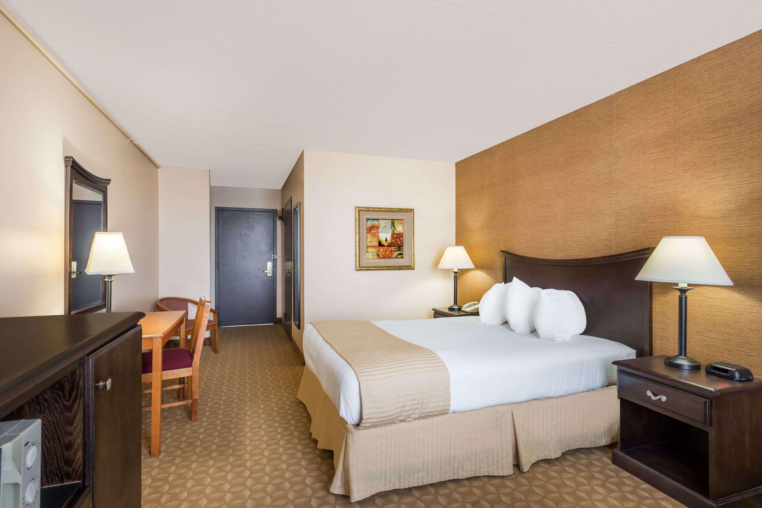 Ramada By Wyndham Watertown Thousand Buitenkant foto