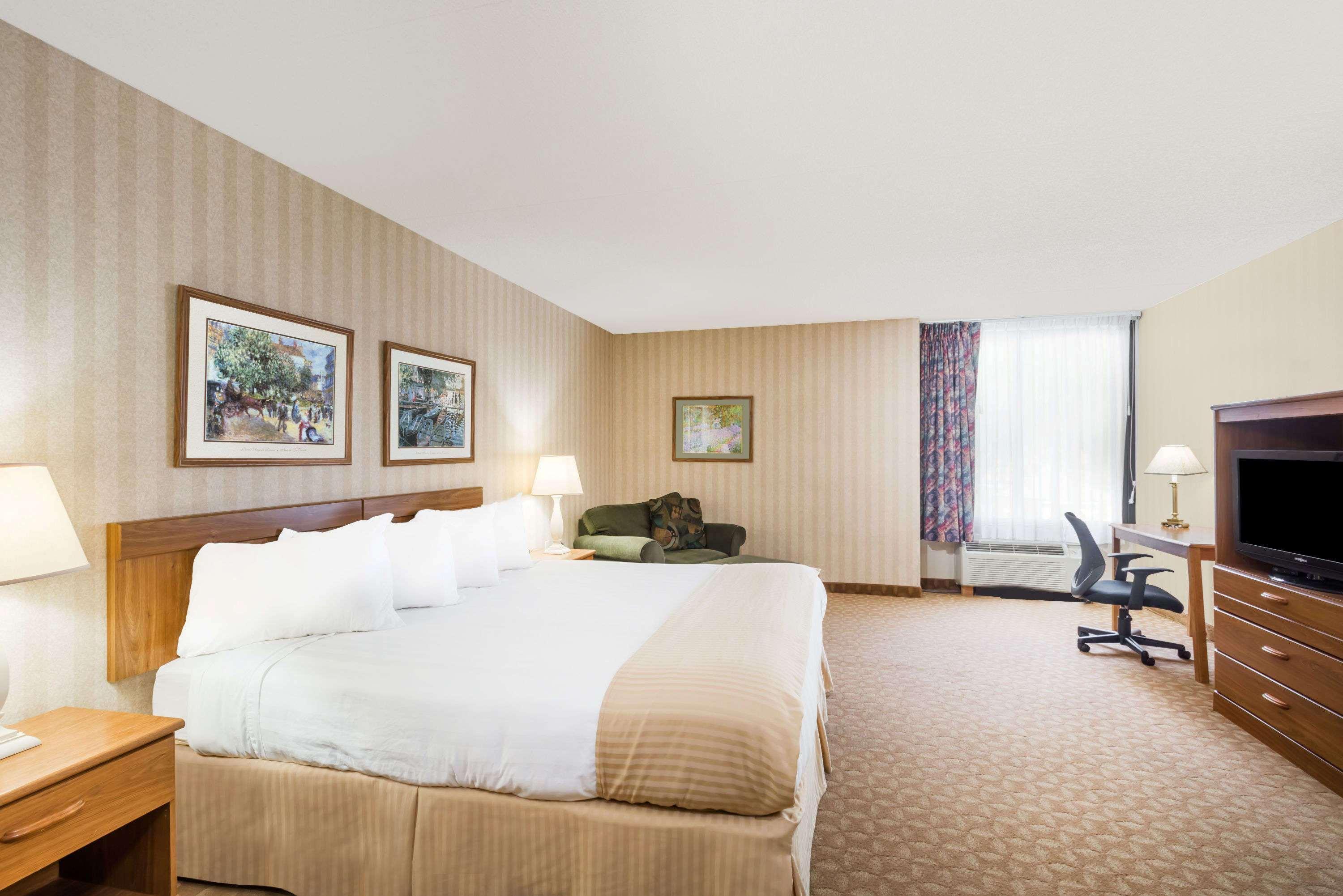 Ramada By Wyndham Watertown Thousand Buitenkant foto