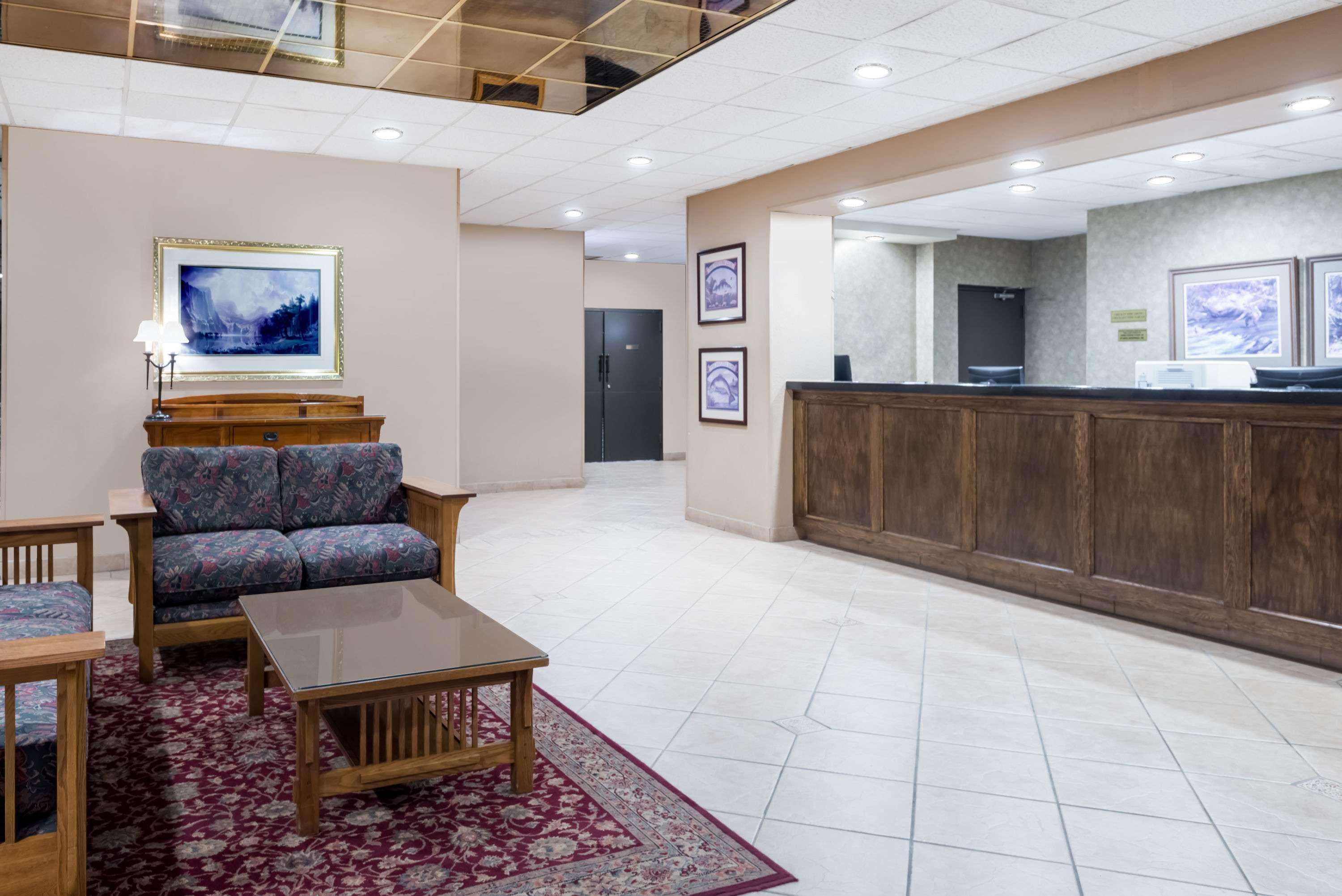 Ramada By Wyndham Watertown Thousand Buitenkant foto