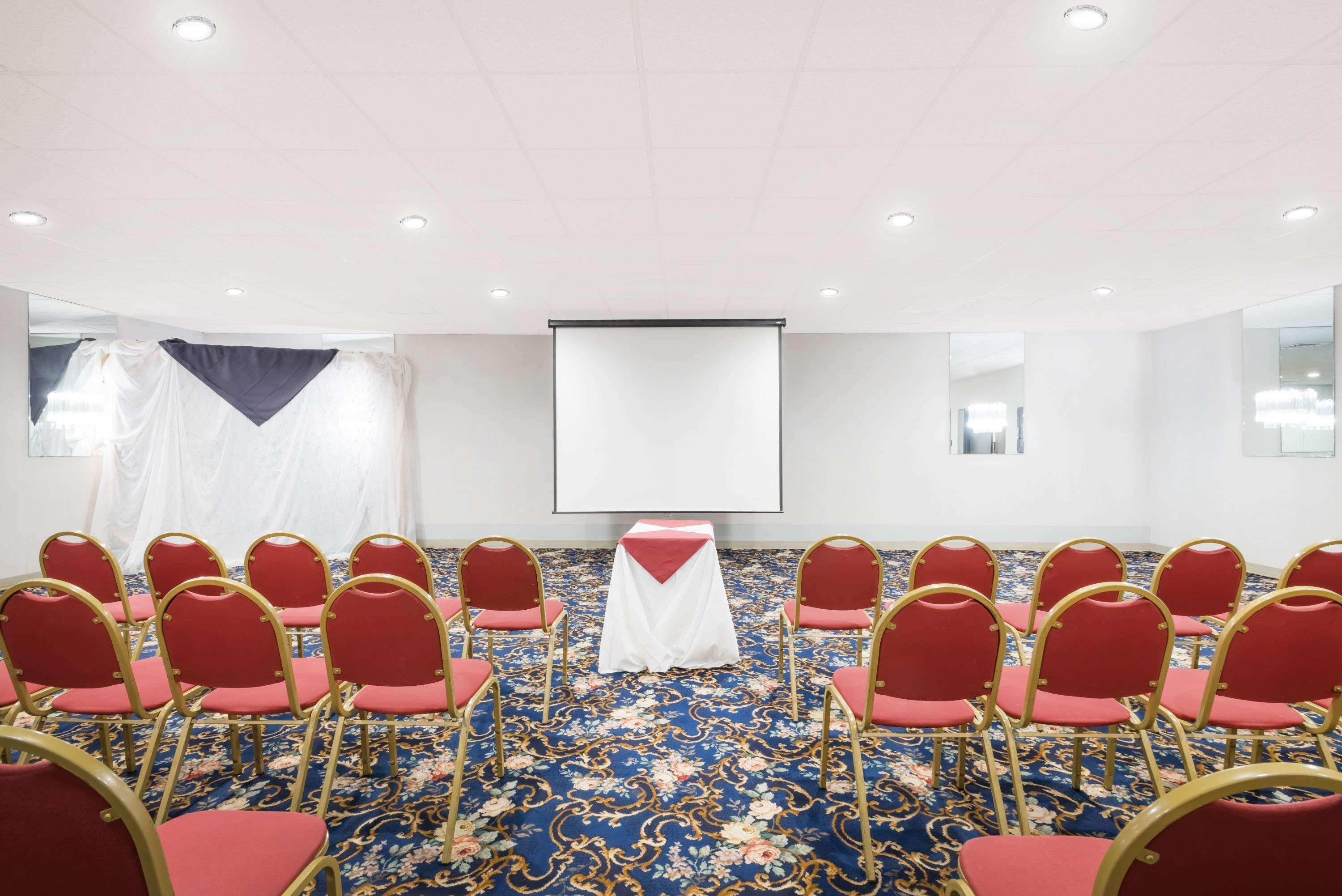Ramada By Wyndham Watertown Thousand Buitenkant foto