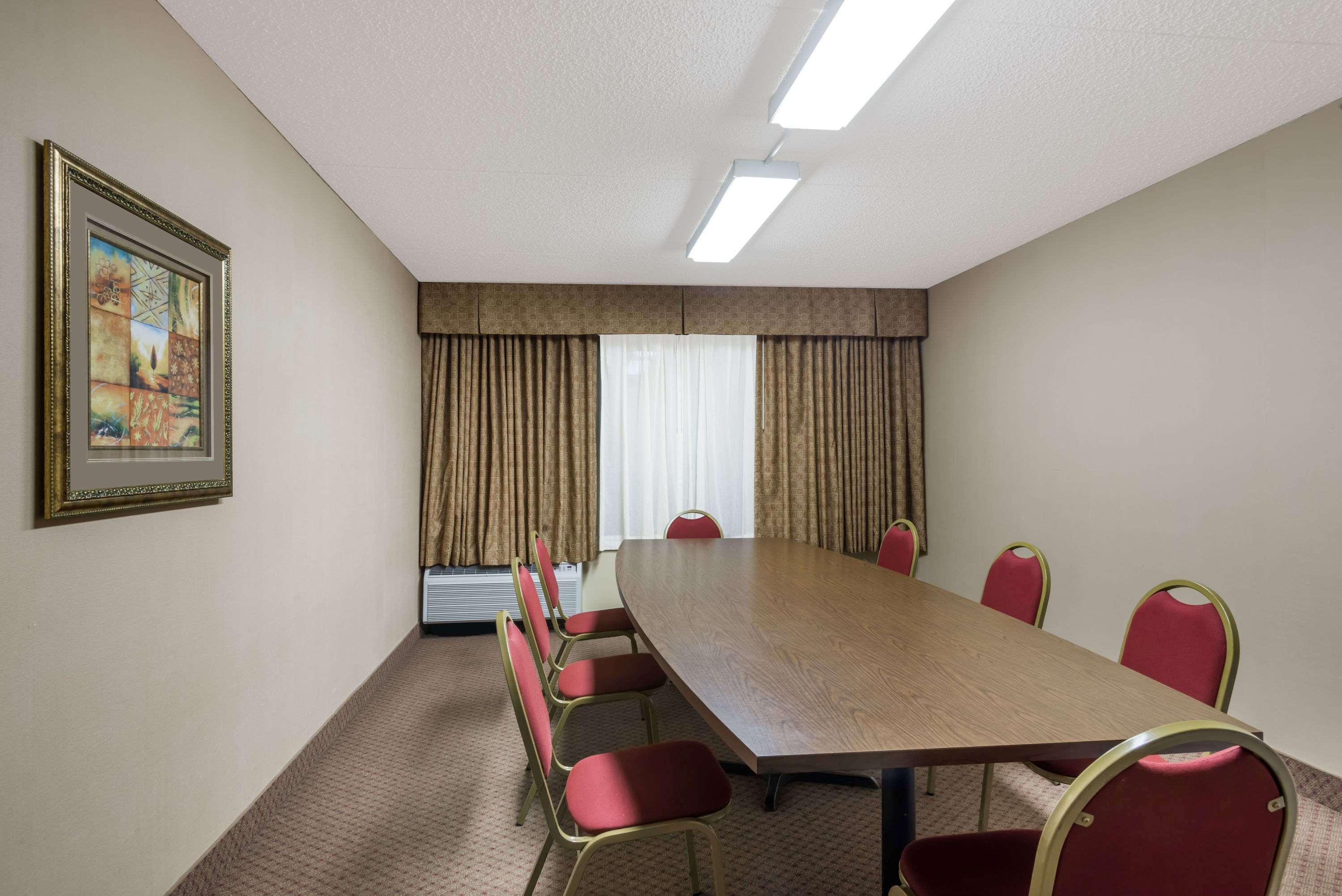 Ramada By Wyndham Watertown Thousand Buitenkant foto