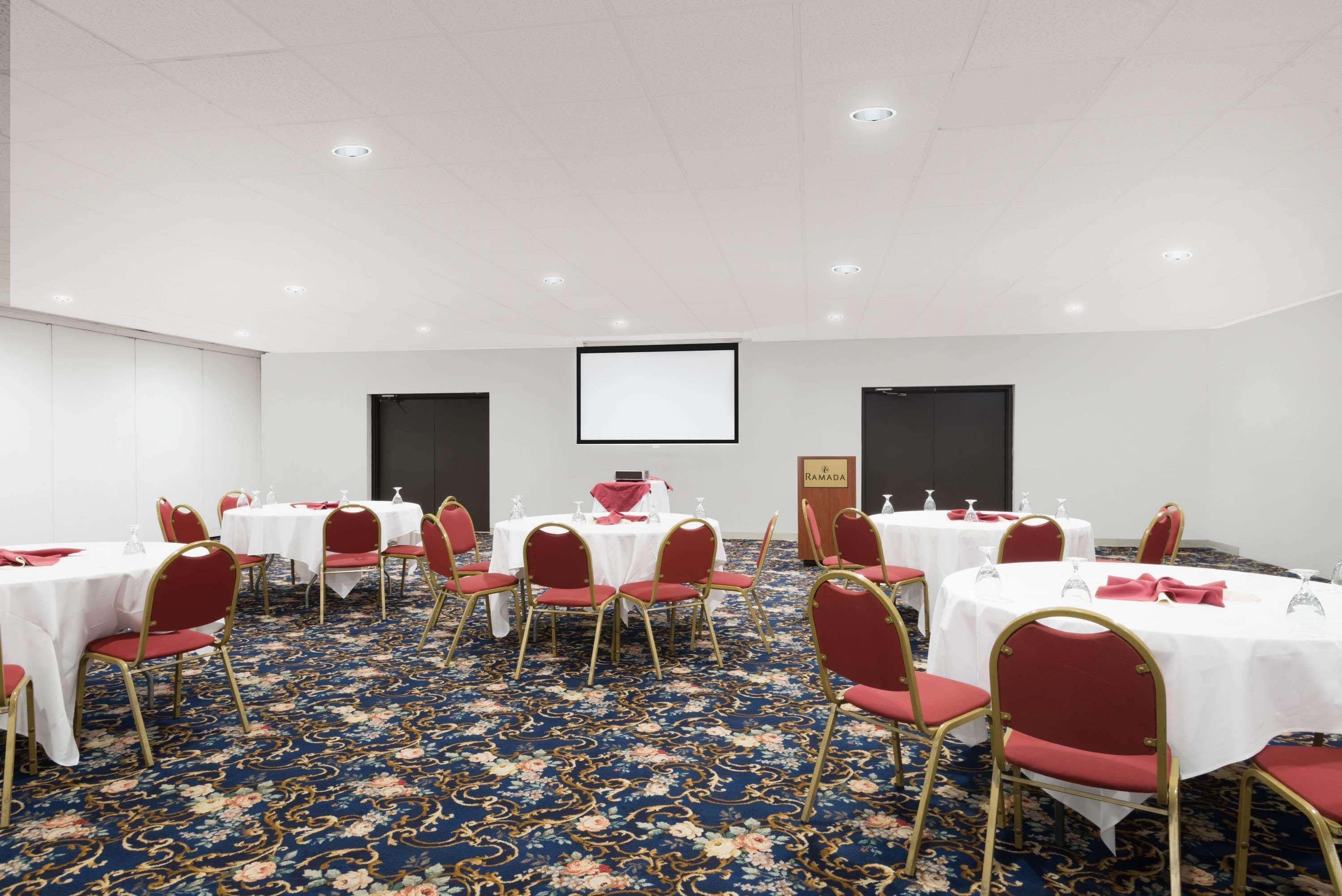 Ramada By Wyndham Watertown Thousand Buitenkant foto