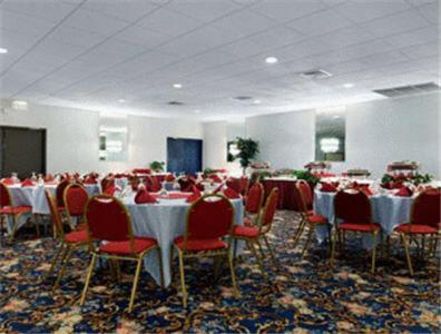 Ramada By Wyndham Watertown Thousand Restaurant foto