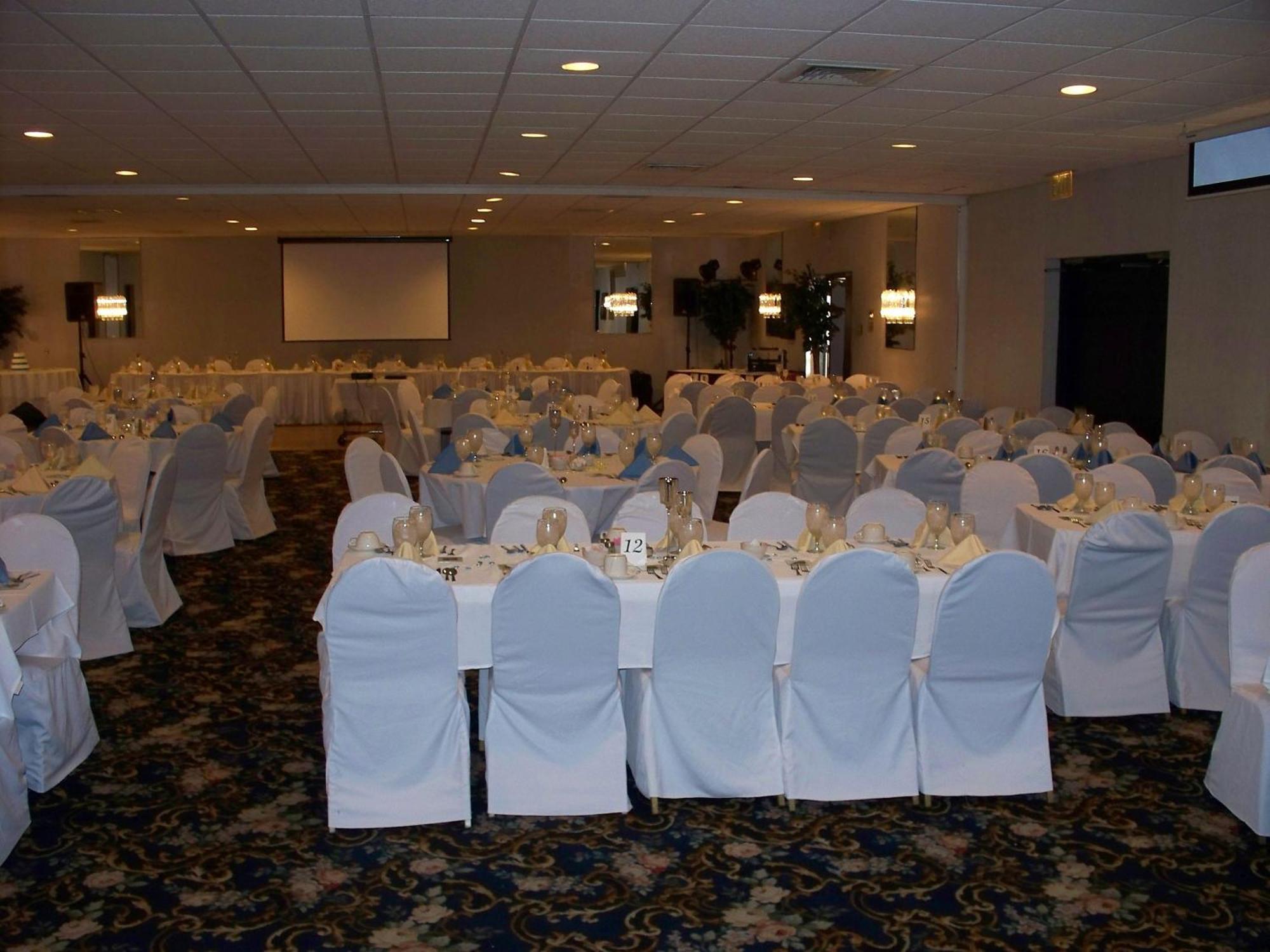 Ramada By Wyndham Watertown Thousand Buitenkant foto